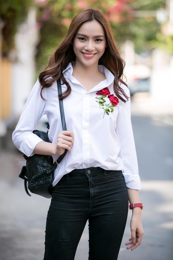 {title} 'Bản sao Hồ Ngọc Hà' bí mật đính hôn