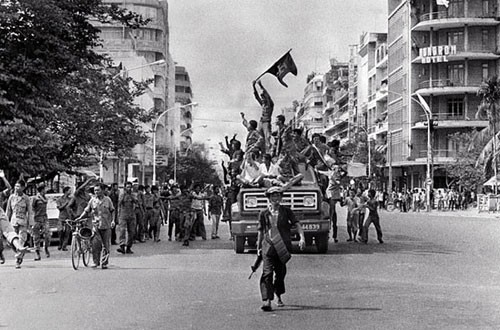 Lính Khmer Đỏ tiến vào Phnom Penh tháng 4/1975. Ảnh: AP.