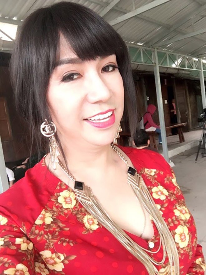 Scandal ông bố 4 con Long Nhật chuyển giới ở tuổi 52: “Gia đình tôi náo loạn” hình ảnh 3 scandal ong bo 4 con long nhat chuyen gioi o tuoi 52: “gia dinh toi nao loan” hinh anh 3
