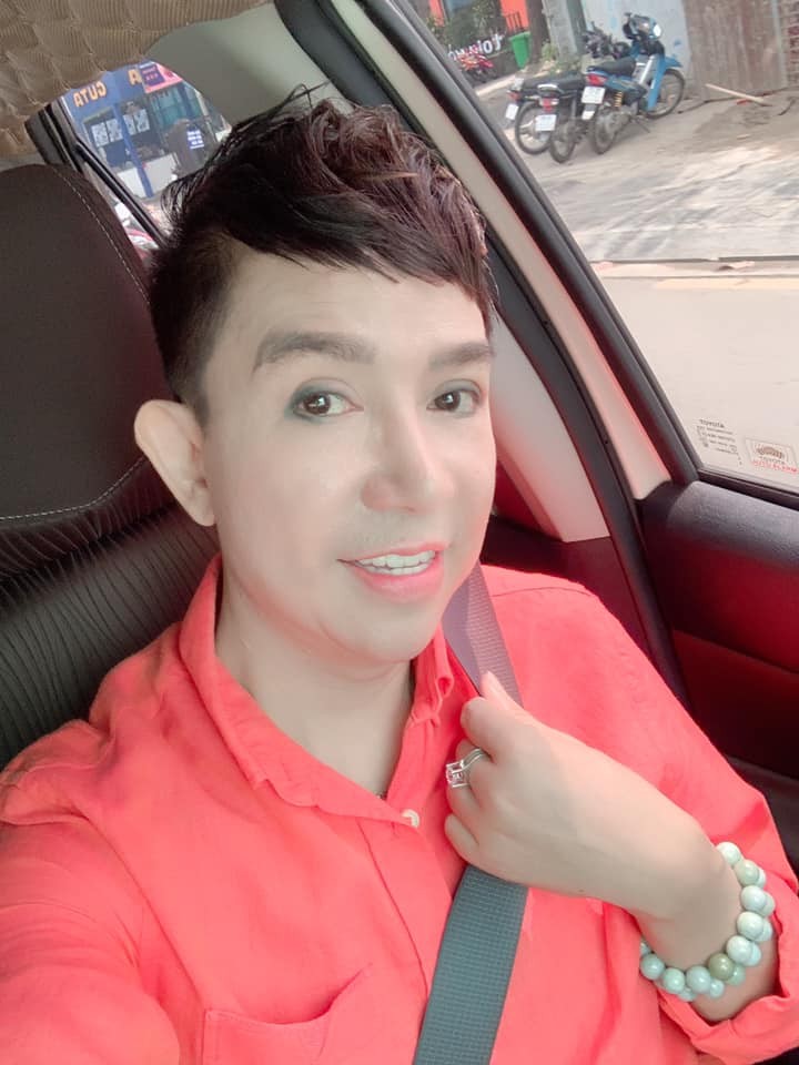 Scandal ông bố 4 con Long Nhật chuyển giới ở tuổi 52: “Gia đình tôi náo loạn” hình ảnh 2 scandal ong bo 4 con long nhat chuyen gioi o tuoi 52: “gia dinh toi nao loan” hinh anh 2