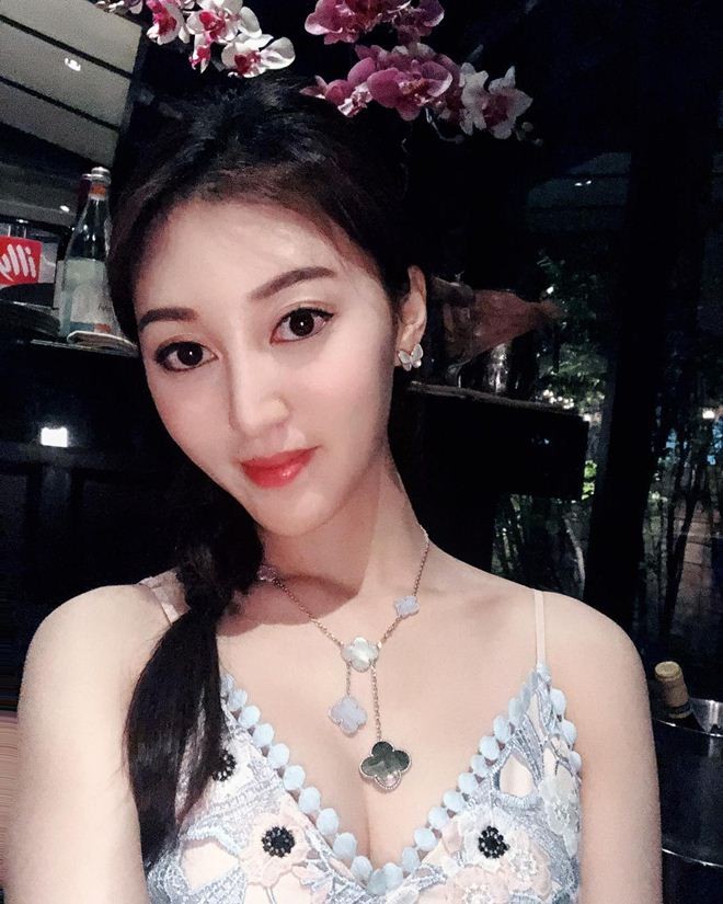 Hai cô đào xứ Cảng thơm sống thế nào sau chia tay tình già đáng tuổi bố hình ảnh 4 hai co dao xu cang thom song the nao sau chia tay tinh gia dang tuoi bo hinh anh 4