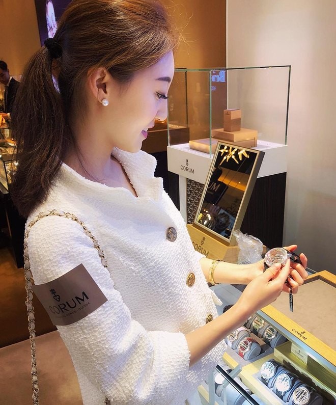 Hai cô đào xứ Cảng thơm sống thế nào sau chia tay tình già đáng tuổi bố hình ảnh 10 hai co dao xu cang thom song the nao sau chia tay tinh gia dang tuoi bo hinh anh 10