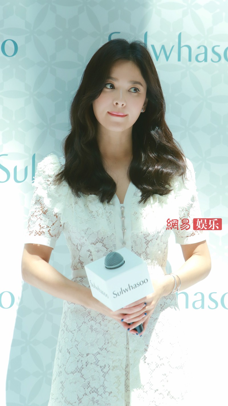 Song Hye Kyo nói gì trong 15 phút xuất hiện lần đầu tiên sau vụ ly hôn 1500 tỷ? hình ảnh 5 song hye kyo noi gi trong 15 phut xuat hien lan dau tien sau vu ly hon 1500 ty? hinh anh 5