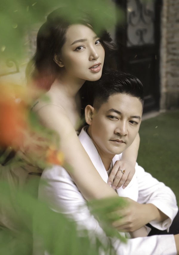 Đôi vợ chồng vừa kỷ niệm 2 năm về chung nhà.