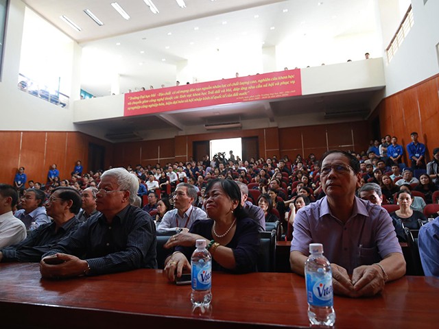 Nghẹn ngào lễ tưởng nhớ Thứ trưởng Lê Hải An tại ĐH Mỏ Địa chất hình ảnh 5 nghen ngao le tuong nho thu truong le hai an tai dh mo dia chat hinh anh 5