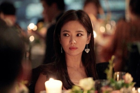 Song Hye Kyo trong tiệc tối với sự kiện.