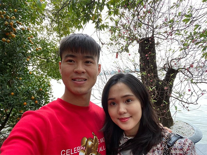 Duy Mạnh và vợ sắp cưới đón Tết Nguyên đán bên nhau. Ảnh: Instagram.