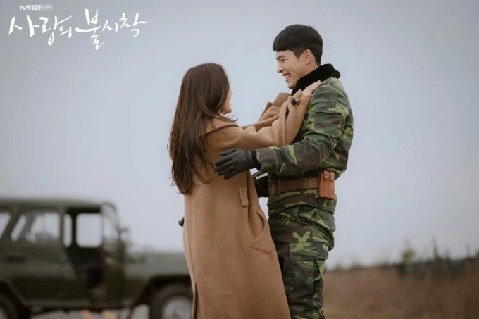 Làm nghề 17 năm, Hyun Bin sở hữu lượng phim không quá lớn,chỉ có 12 phim truyền hình và 11 phim điện ảnh. Tuy nhiên, thành tích anh gặt hái được trong vai trò diễn viên rất đáng nể. Với vai chính thứ haitrong phim Secret Garden, Hyun Bin đã thắng năm giải thưởng cá nhân, bao gồm giải thưởng lớn tại lễ trao giải nghệ thuật Baeksang. Tới nay, anh có haitác phẩm phá kỷ lục rating, đó là phim đầu tay anh đóng chính - Nàng Kim Sam Soon và phim mới nhất - Hạ cánh nơi anh.