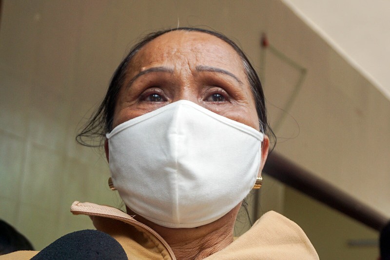 Bà Nguyễn Thị Hảo, mẹ đại uý Tuấn, tại nhà tang lễ thành phố Đà Nẵng. Ảnh: Ngọc Trường.