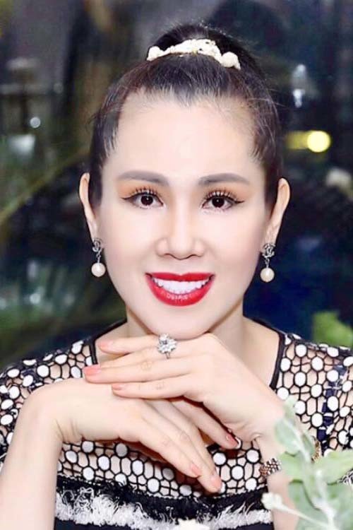 Á hậu Việt Nam 1992 bỏ showbiz làm tiếp viên hàng không vẫn trẻ đẹp ở tuổi 45 Á hậu Vi Thị Đông bỏ showbiz làm tiếp viên hàng không, U50 vẫn đẹp