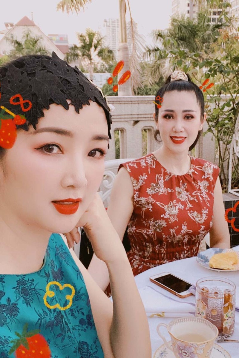 Á hậu Việt Nam 1992 bỏ showbiz làm tiếp viên hàng không vẫn trẻ đẹp ở tuổi 45 Á hậu Vi Thị Đông bỏ showbiz làm tiếp viên hàng không, U50 vẫn đẹp