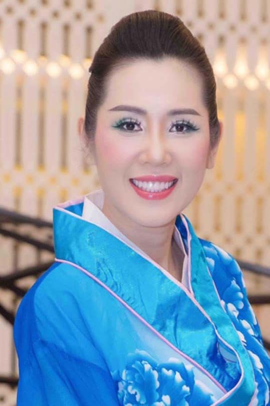 Á hậu Việt Nam 1992 bỏ showbiz làm tiếp viên hàng không vẫn trẻ đẹp ở tuổi 45 Á hậu Vi Thị Đông bỏ showbiz làm tiếp viên hàng không, U50 vẫn đẹp