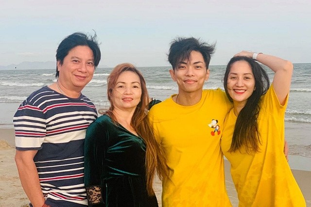 Khánh Thi - nỗi sướng, khổ của người đàn bà “già” hơn chồng 12 tuổi - Ảnh 8. Khánh Thi - nỗi sướng, khổ của người đàn bà “già” hơn chồng 12 tuổi - Ảnh 8.