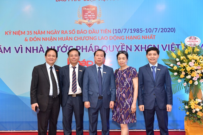 Long trọng kỷ niệm Ngày Báo PLVN ra số đầu tiên và đón Huân chương Lao động hạng Nhất