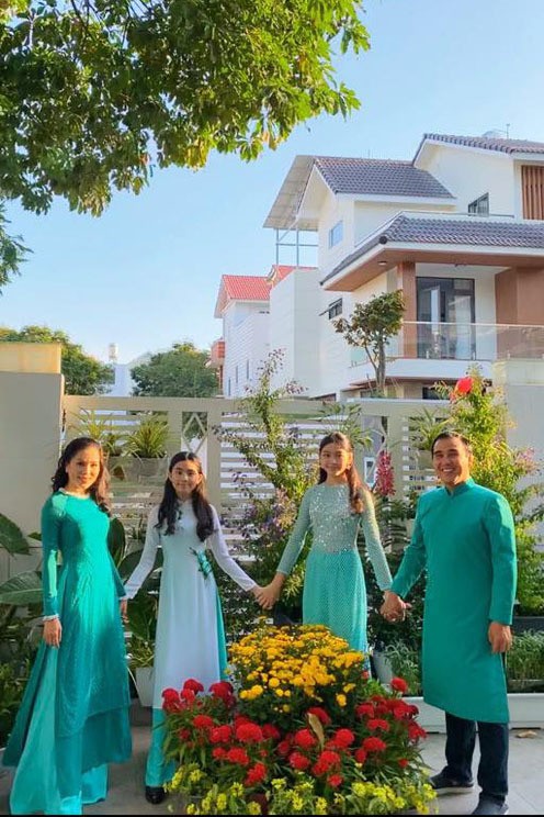 Quyền Linh: Vợ chồng chung phòng nhưng tôi luôn nằm ngủ dưới đất MC Quyền Linh: Mấy chục năm qua, tôi chỉ ngủ dưới đất!