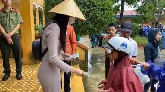 Thủy Tiên tạm dừng phát tiền ủng hộ tại Hải Lăng, Quảng Trị