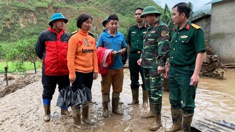Quân khu 2 giúp dân khắc phục hậu quả mưa đá, giông lốc