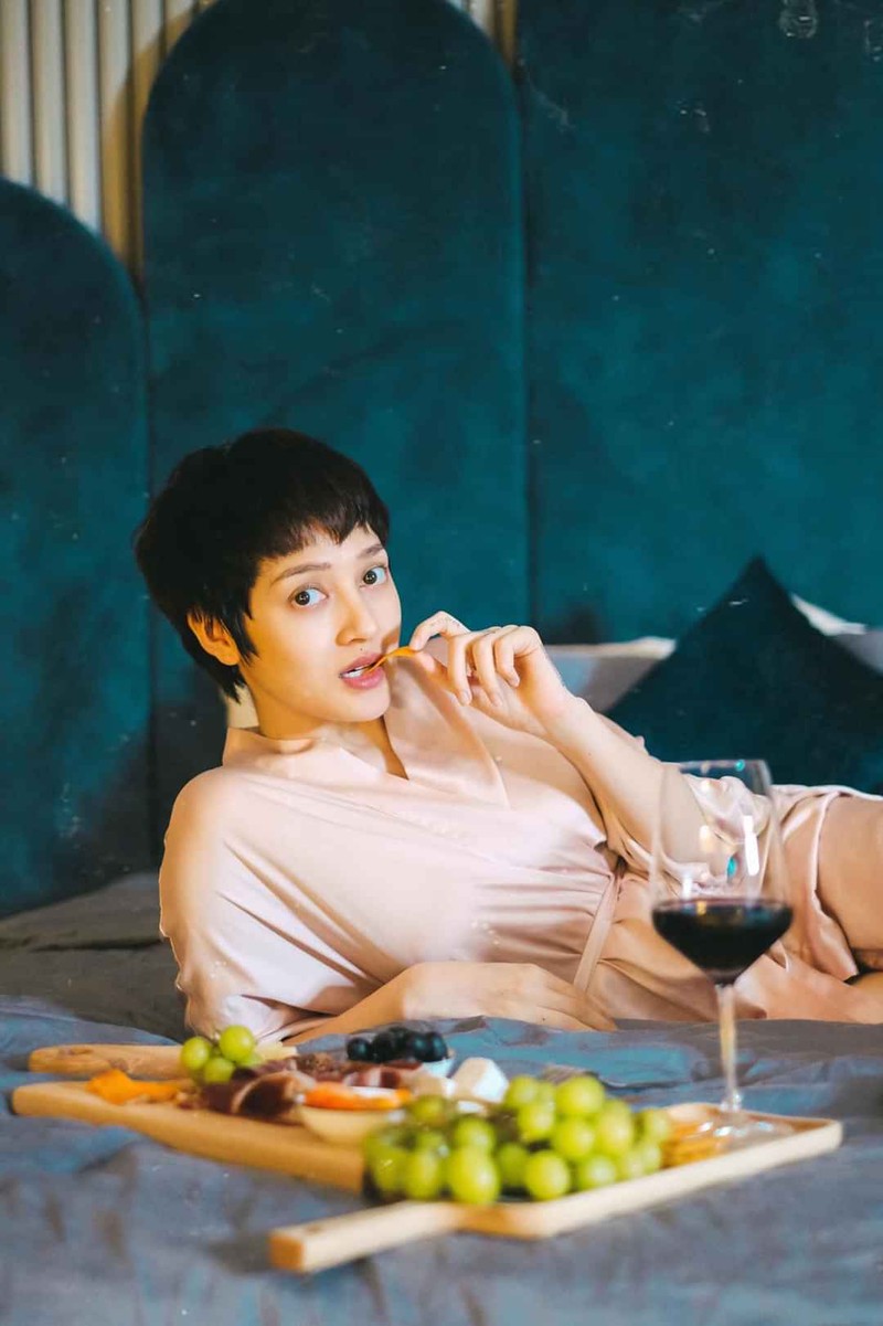 Bảo Anh tung loạt ảnh khoả thân quyến rũ trong phòng tắm
