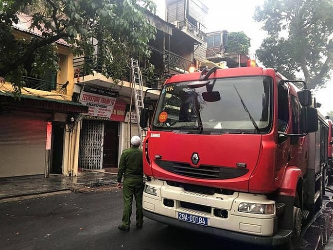 Dập tắt đám cháy tại phố cổ Hà Nội da p ta t da m cha y ta i pho co ha no i