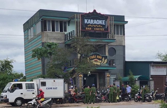 14 thanh niên ăn nhậu, chơi ma tuý trong quán karaoke khoá trái cửa giữa dịch Covid-19 - Ảnh 3.