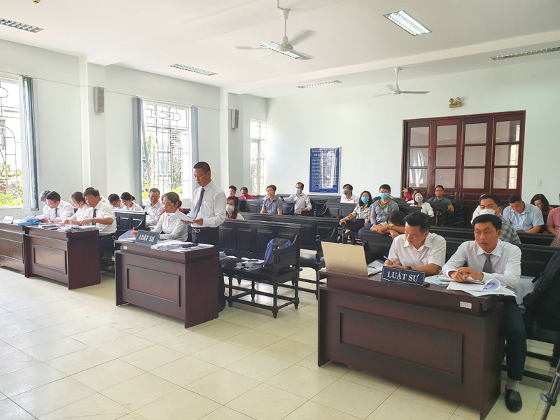 Diễn biến vụ “gặp họa sau khi giải cứu món nợ xấu ngàn tỷ”: TAND quận 7 bất ngờ tạm dừng phiên xử 
