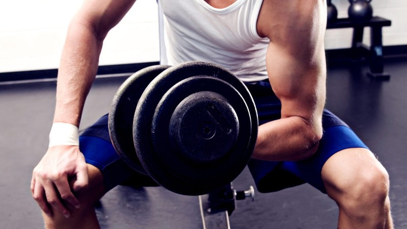 Lợi ích của các động tác thể hình tập với tạ đơn