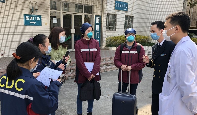 Gong Xiaohuan (centre) and her colleagues conduct a survey outside a hospital. Photo: Shanghai CDC