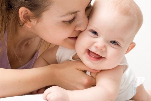 Kết quả hình ảnh cho Chơi đùa với trẻ