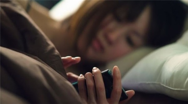 Kết quả hình ảnh cho cách giúp mẹ bầu giảm bớt bức xạ điện thoại di động khi sử dụng