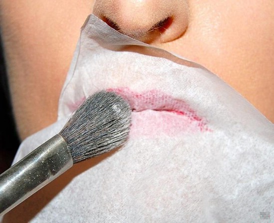 Kết quả hình ảnh cho giữ màu son lâu trôi