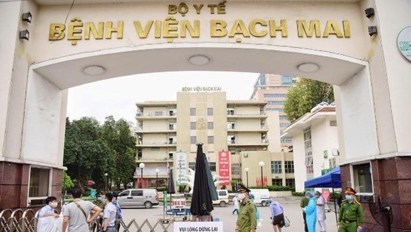 Nhân viên y tế Bệnh viện Bạch Mai “vỡ òa” sau 20 ngày cách ly