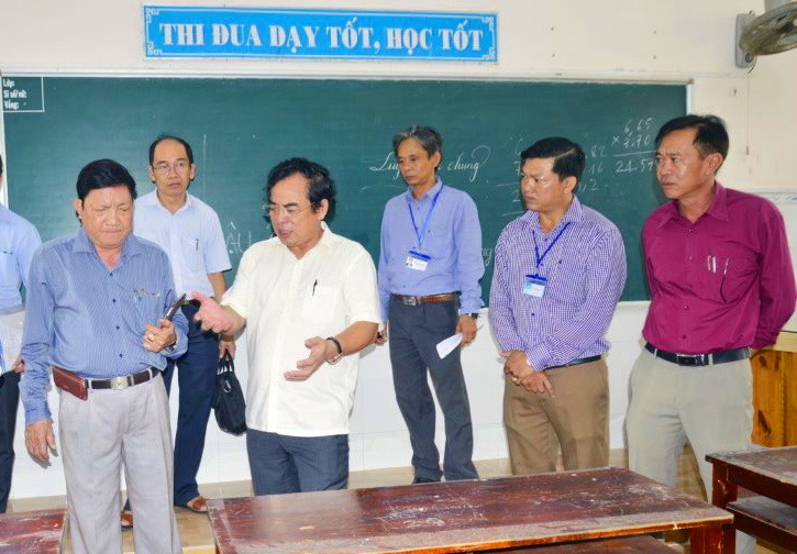 Chủ tịch tỉnh Bạc Liêu thị sát công tác chuẩn bị thi tốt nghiệp THPT