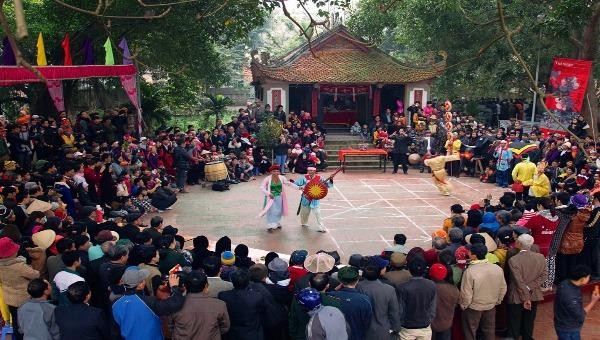 Nửa đêm xem Lễ hội Linh tinh tình phộc