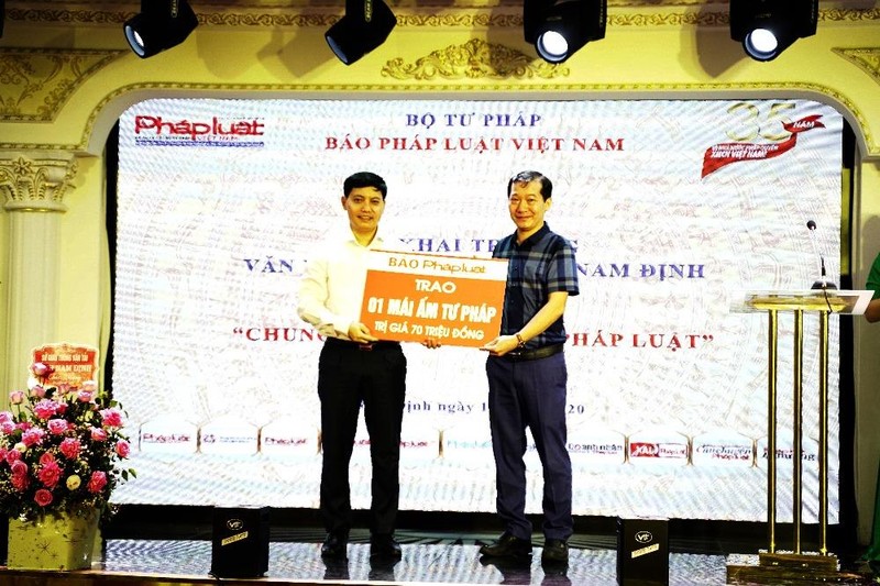 Trang trọng lễ khai trương Văn phòng Báo Pháp luật Việt Nam tại khu vực Nam Định
