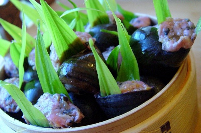 Kết quả hình ảnh cho ốc hấp lá gừng
