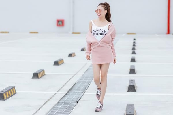 Kết quả hình ảnh cho Áo khoác trễ vai Châu âu