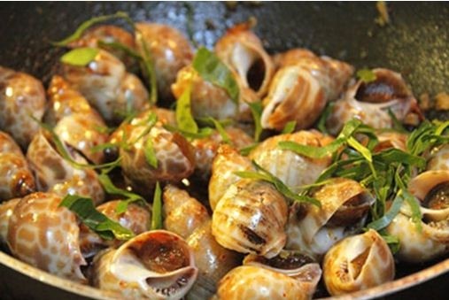 Kết quả hình ảnh cho Ốc hương xào tỏi và lá chanh