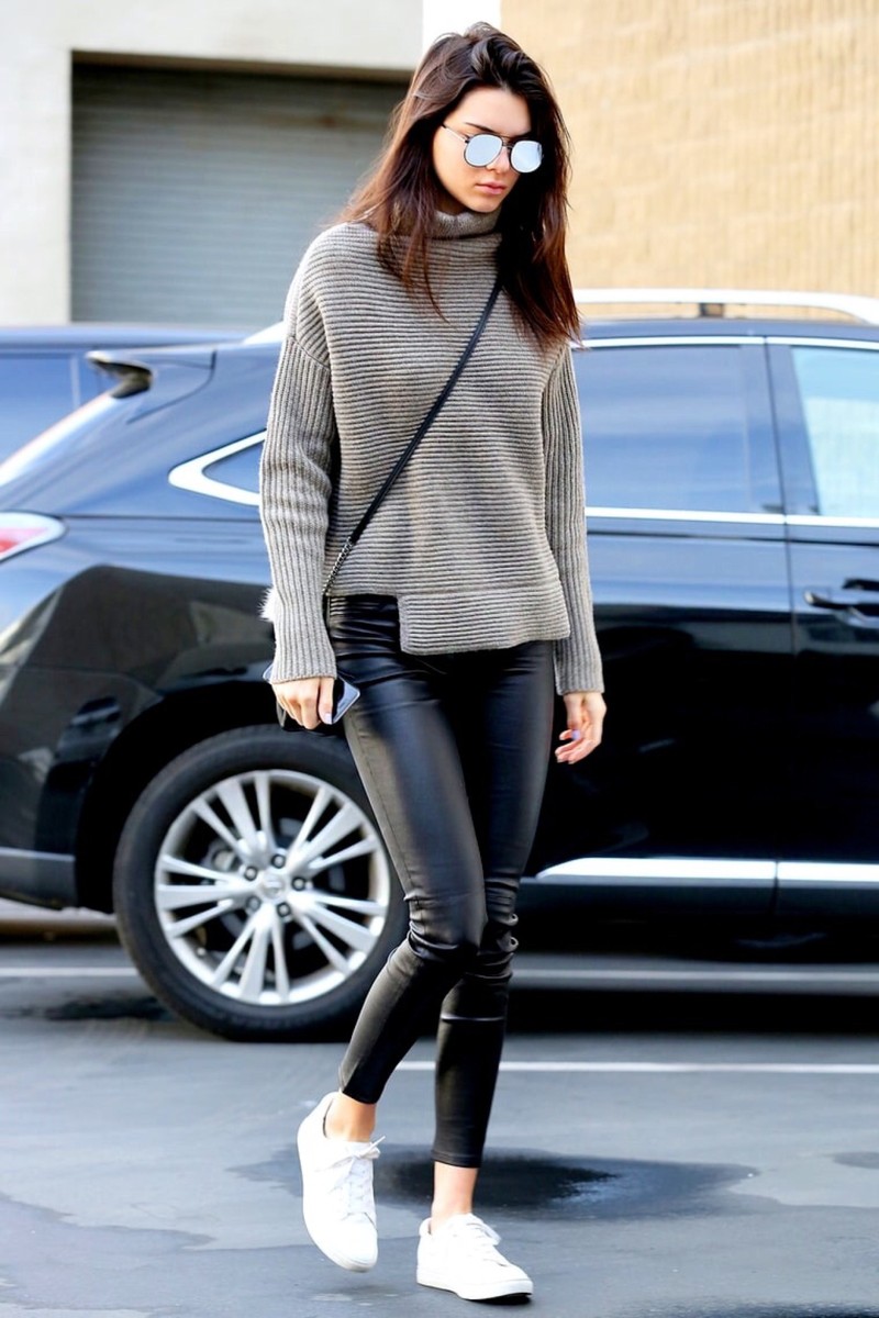 Kết quả hình ảnh cho Legging không phải là cái quần! Đừng mặc legging kiểu này nếu không muốn bị coi là vô duyên, phản cảm sao Châu Âu