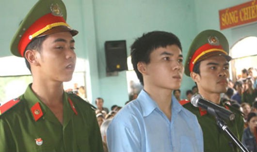 Thảm kịch từ mối tình vụng trộm giữa anh binh nhì với vợ 1 sĩ quan