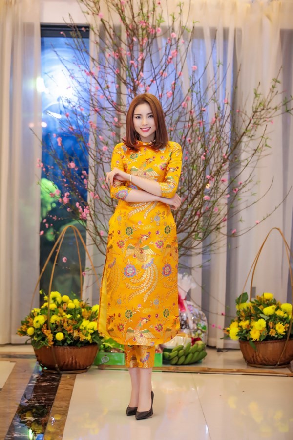 Kết quả hình ảnh cho Áo dài cách tân sao Việt
