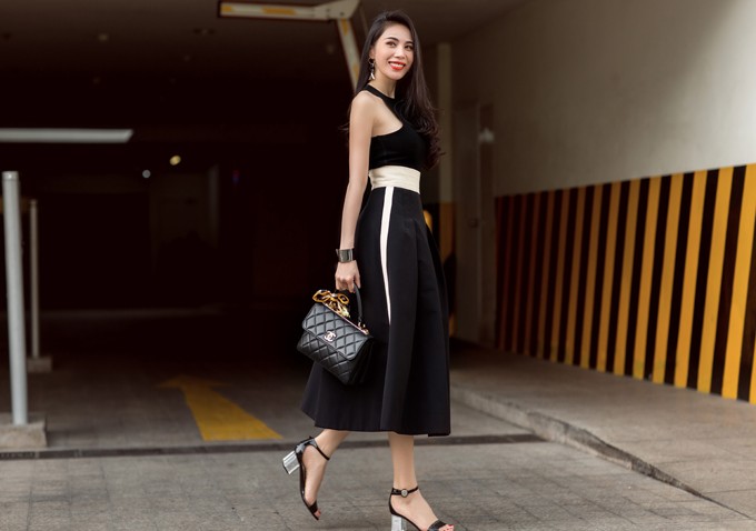 thuy-tien-sanh-dieu-xuong-pho-voi-tui-xach-hieu-3