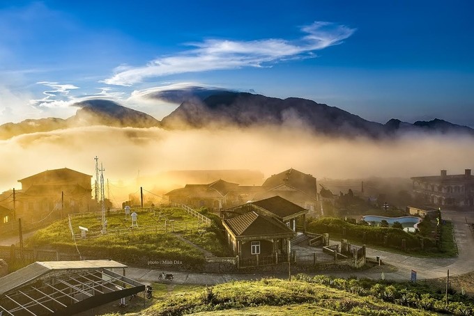 Biển mây trên đỉnh Mẫu Sơn