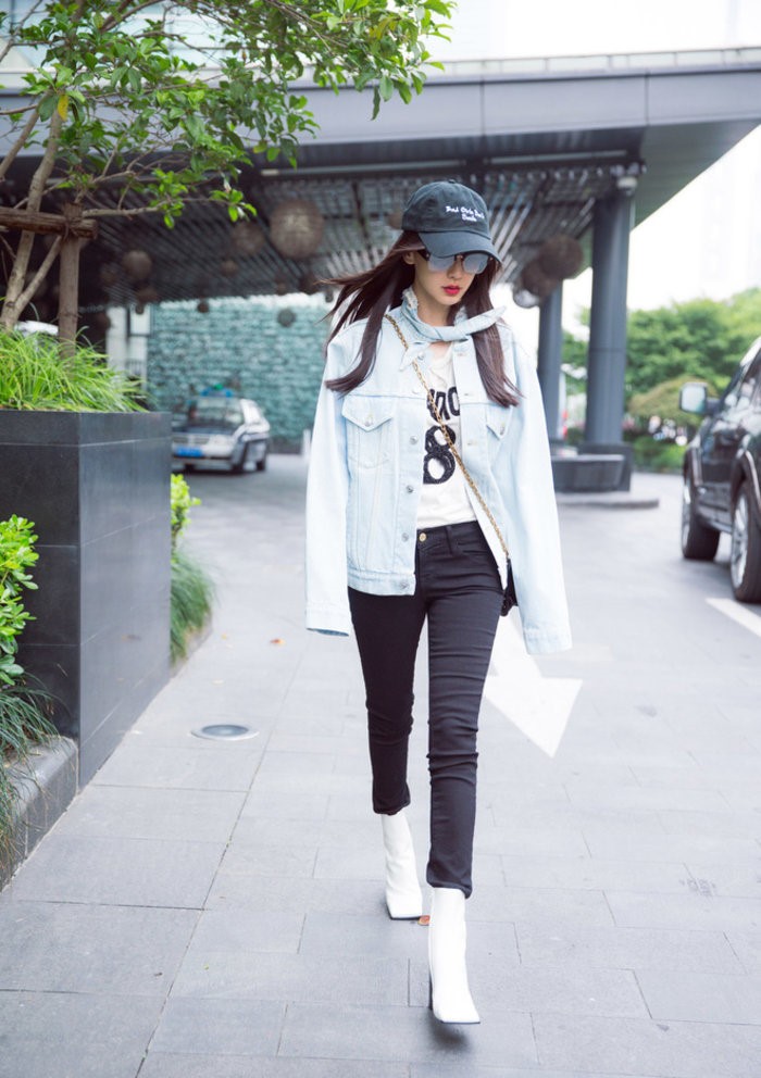 Dan sao Hoa ngu dang lang xe mau ao khoac nao? hinh anh 6
