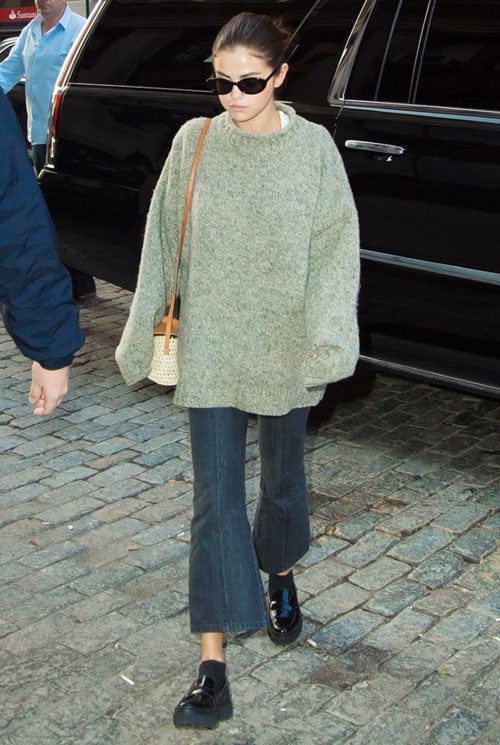 hoc-cach-mix-1doi-giay-voi-7-set-do-giong-selena-gomez-4