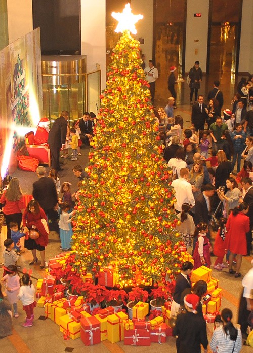 Những cây thông Noel độc và lạ ở Việt Nam