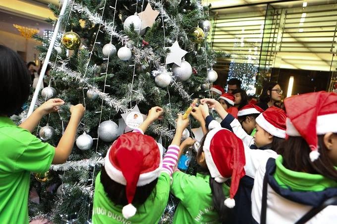 Những cây thông Noel độc và lạ ở Việt Nam