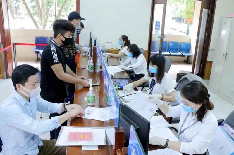 Bộ phận một cửa Sở Tư pháp Hà Nội thực hiện nghiêm các quy định về phòng chống dịch bệnh Covid-19.