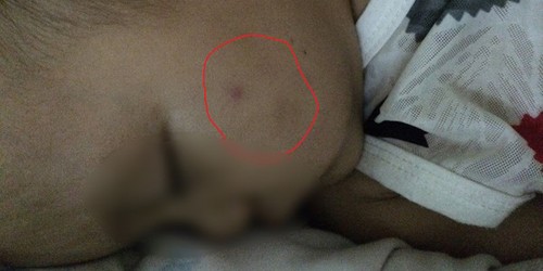 Cháu bé bị các cô giáo tra tấn trong lớp học