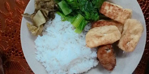 Một suất ăn của TS Từ Ngữ chứa 30% năng lượng một ngày