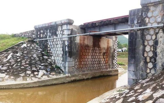 Ghen tuông, chồng chém chết vợ rồi nhảy sông tự tử - Ảnh 2. Ghen tuông, chồng chém chết vợ rồi nhảy sông tự tử - Ảnh 2.